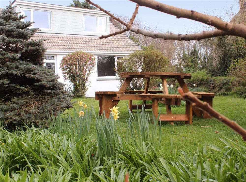 Well-maintained garden with garden furniture at Treen in Lansallos, near Looe, Cornwall