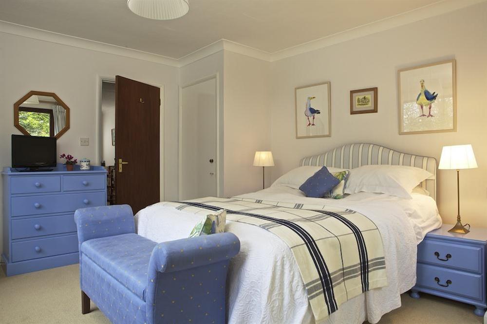 Double bedroom with shower (photo 2) at Treetops in Moult Hill, Salcombe