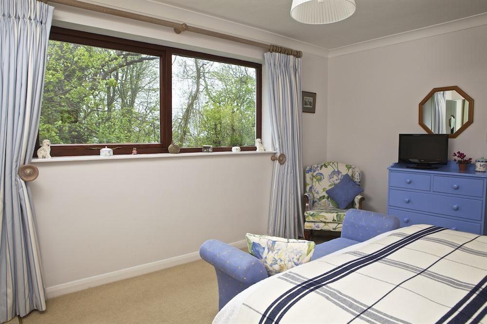Double bedroom with shower (photo 3) at Treetops in Moult Hill, Salcombe