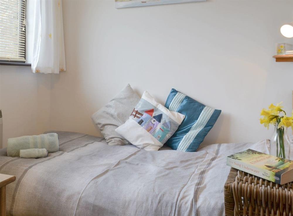 Peaceful single bedroom at Treetops in Whitstone, near Bude, Cornwall