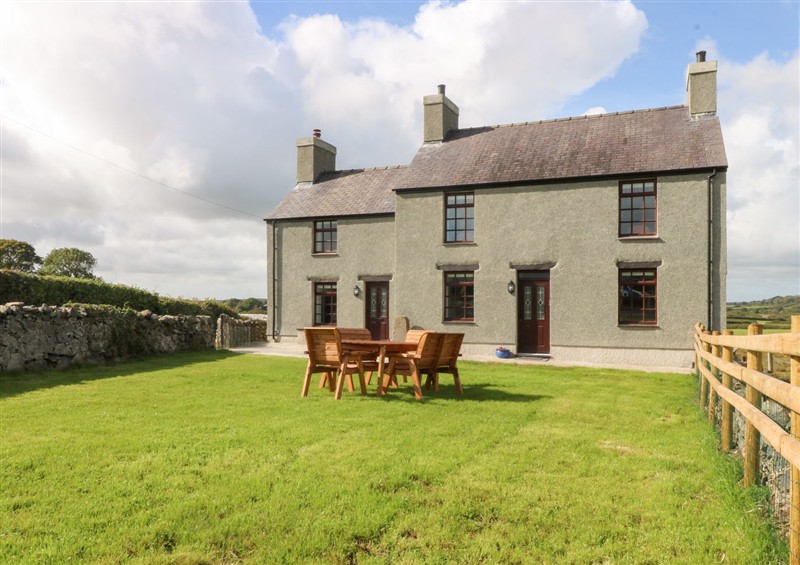 Enjoy the garden at Trefor Ganol, near Pentraeth