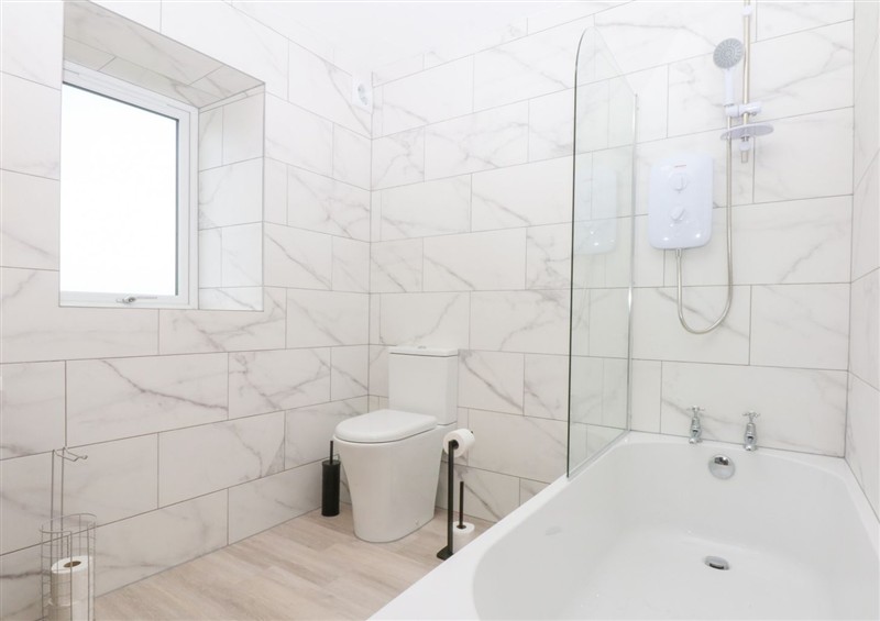 The bathroom at Trefor Ganol, near Pentraeth