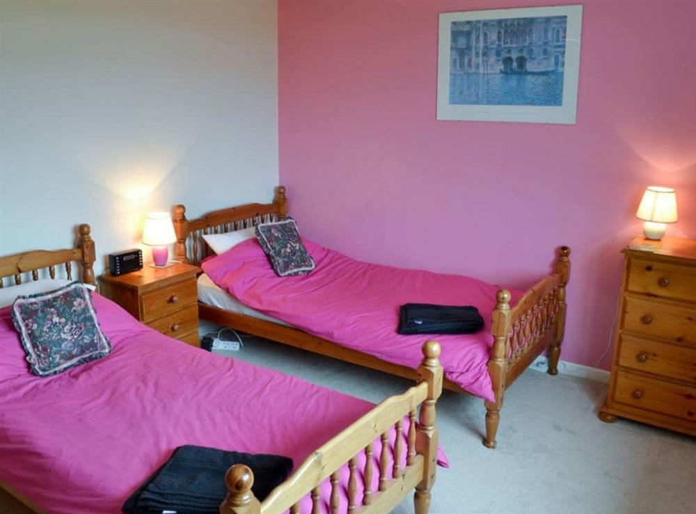 Twin bedroom at Tregoona in Crantock, near Newquay, Cornwall
