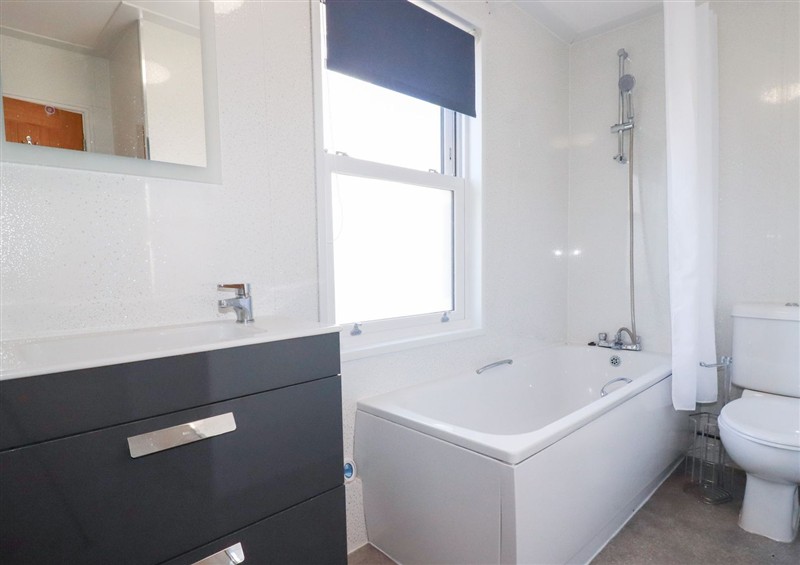Bathroom at Tregundy Farmhouse, Perranporth