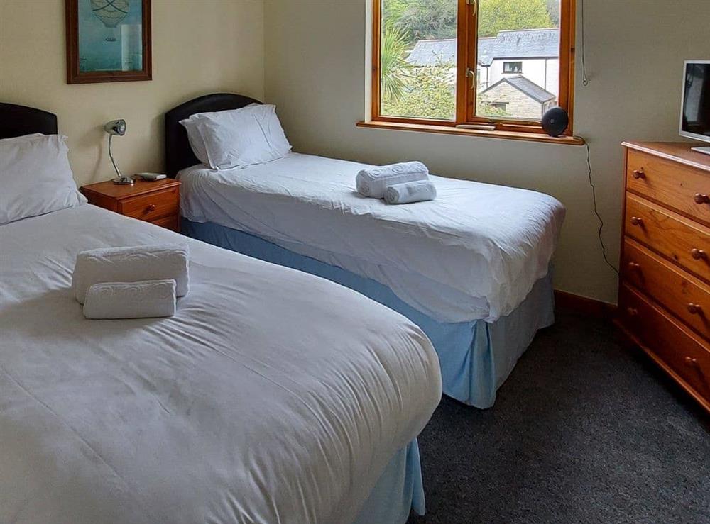 Twin bedroom at Trellee in Maen Valley, Goldenbank, Cornwall