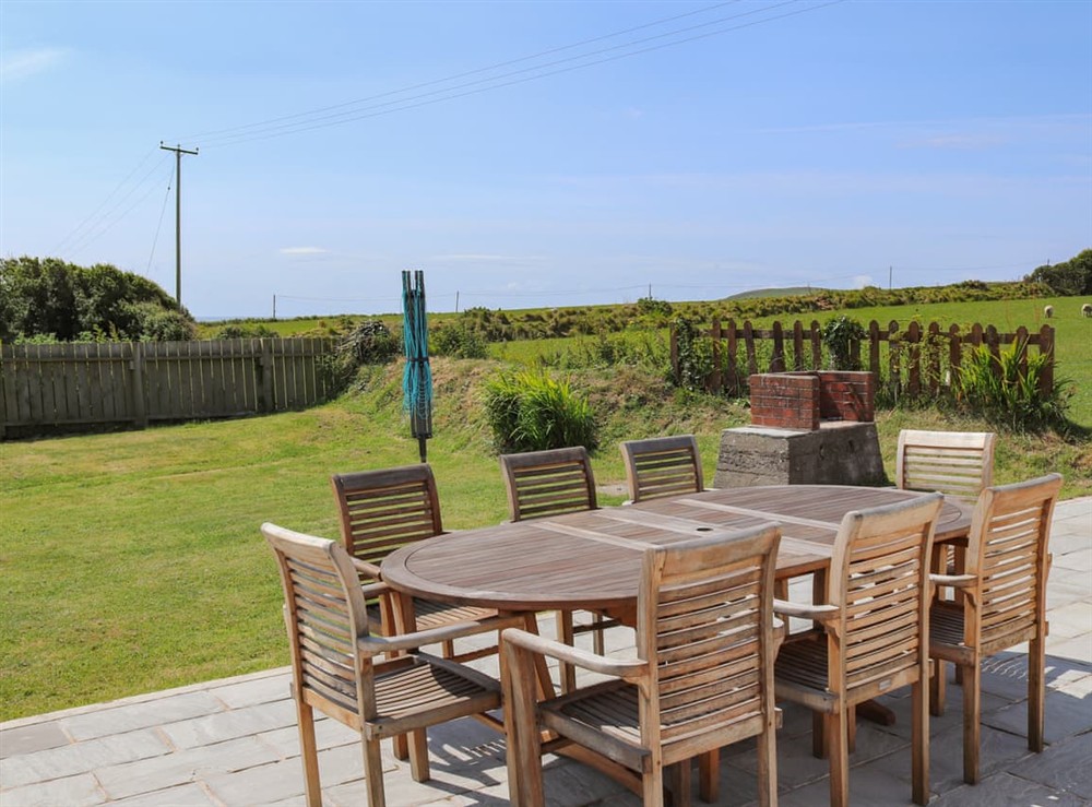 Sitting-out-area at Trem Nant in Aberdaron, Gwynedd