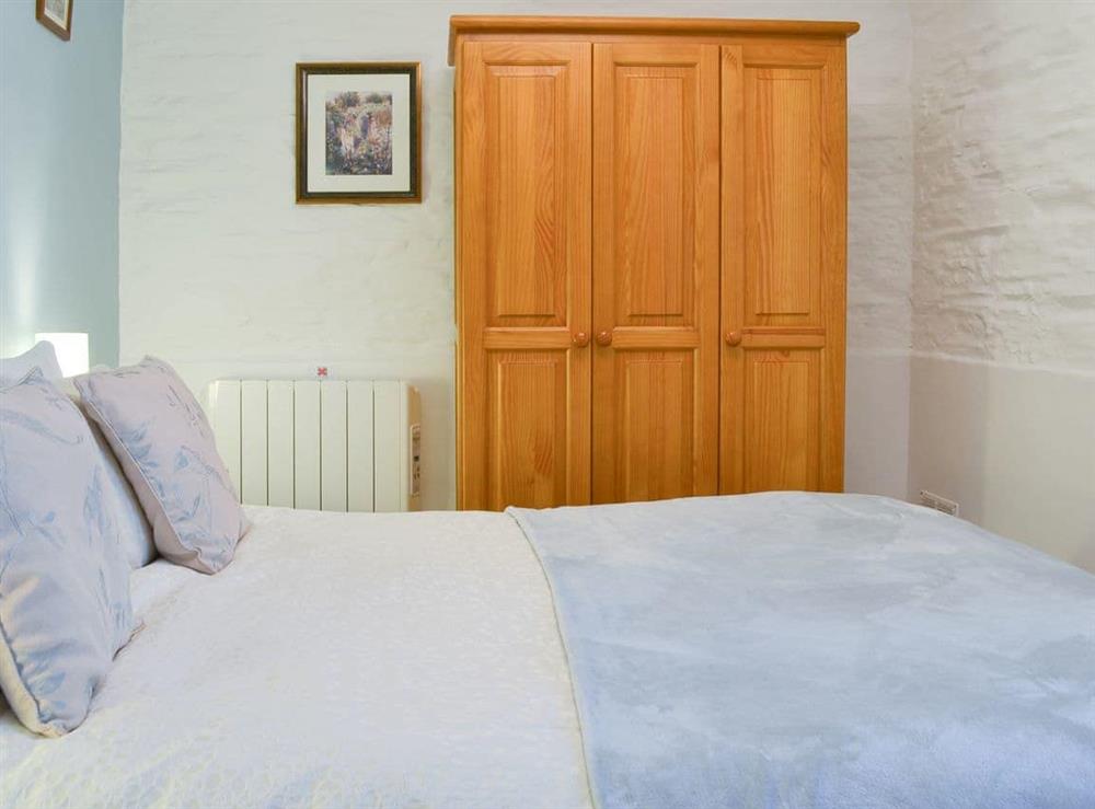 Inviting double bedroom at Trenay Barn Cottage in St Neot, near Liskeard, Cornwall
