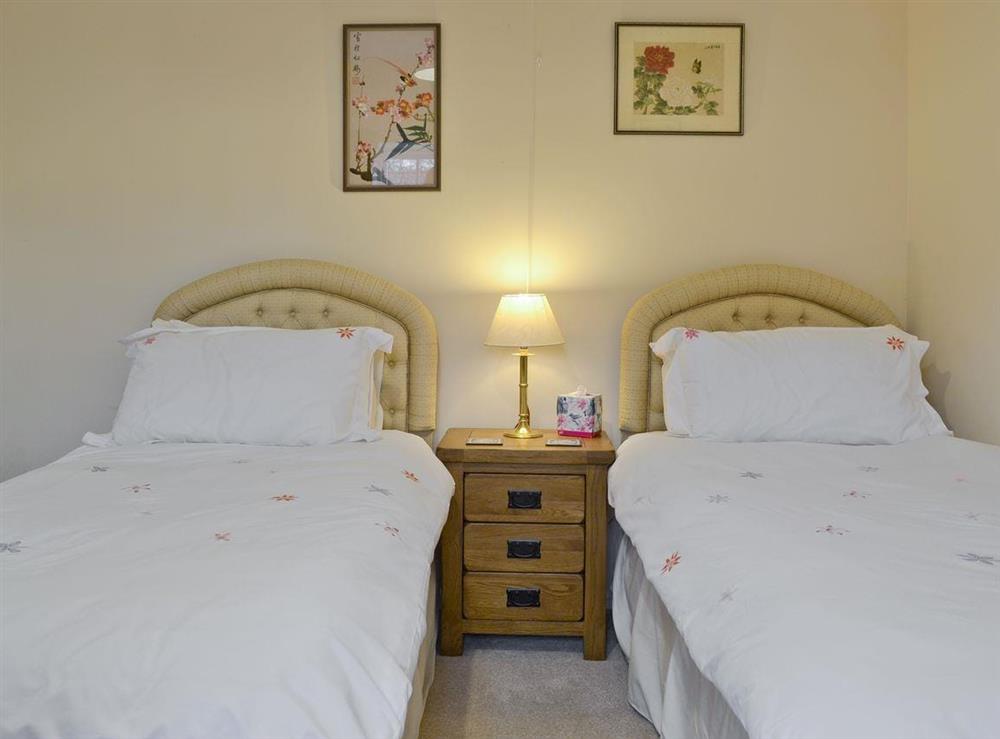 Relaxing twin bedroom at Trentham Cottage in Snettisham, near Hunstanton, Norfolk