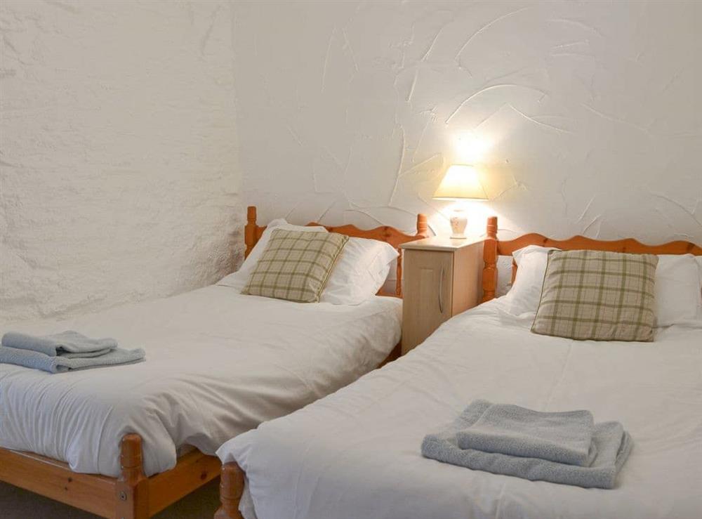 Cosy twin bedroom at Dovecote, 
