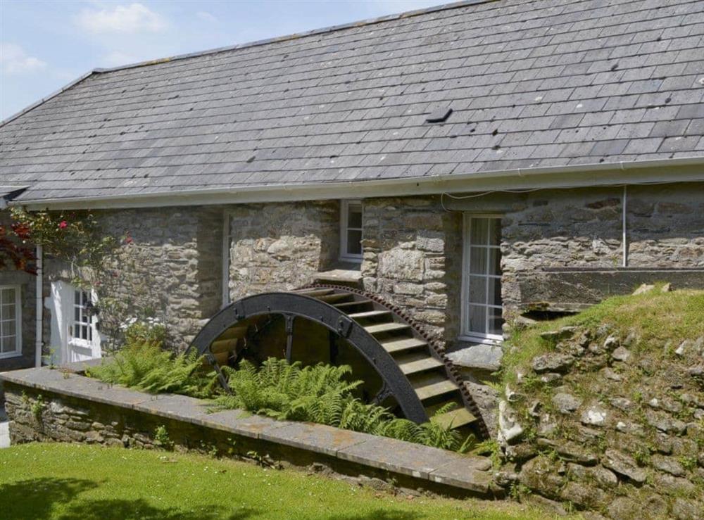 Traditional and comfortable holiday home at Dovecote, 