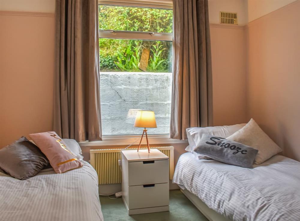 Twin bedroom at Trethvor in Perranporth, Cornwall
