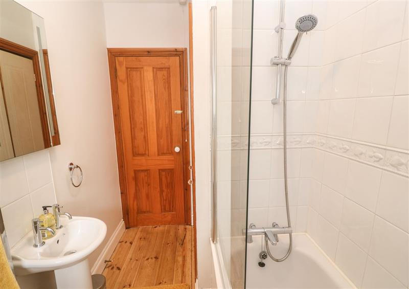 The bathroom (photo 3) at Trevedran Cottage, St Buryan