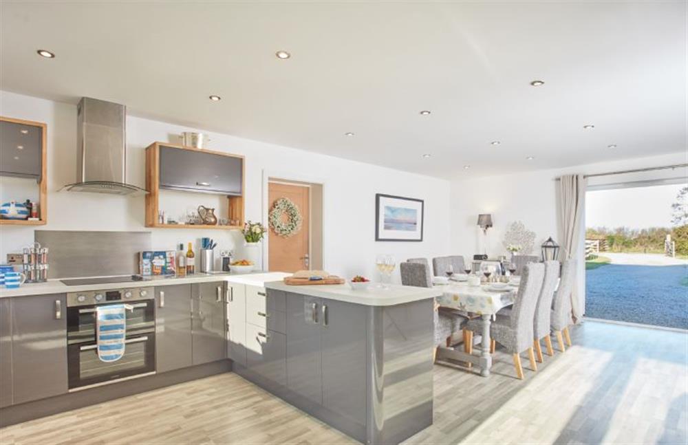 Treveth Lowen, Cornwall: Open-plan kitchen and dining room at Treveth Lowen, St Minver