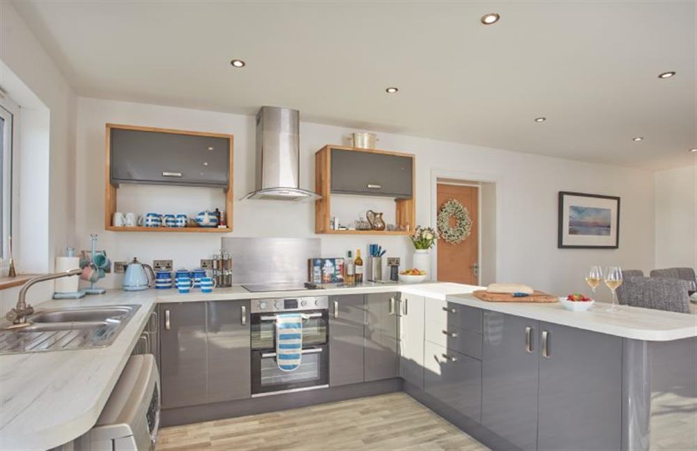 Treveth Lowen, Cornwall: Open-plan kitchen dining room, a contemporary and well-equipped space  at Treveth Lowen, St Minver