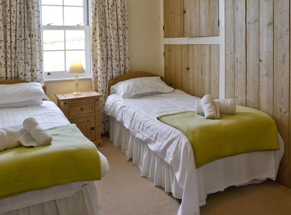 Convenient twin bedroom at Trew House in Stratton, Bude., Cornwall