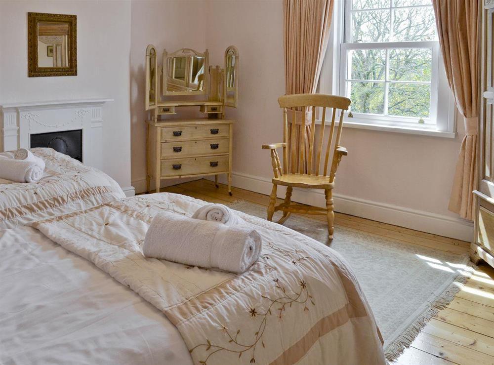 Relaxing twin bedroom at Trew House in Stratton, Bude., Cornwall
