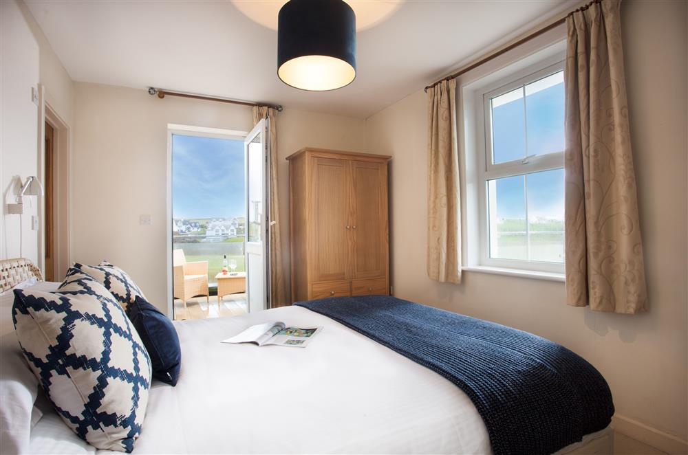 King-size bedroom with balcony with views of Treyarnon Bay at Trewalder, Treyarnon Bay, St Merryn
