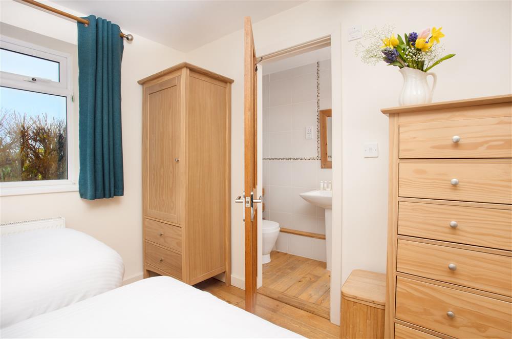 Twin bedroom with two single beds and en-suite shower room (photo 2) at Trewalder, Treyarnon Bay, St Merryn