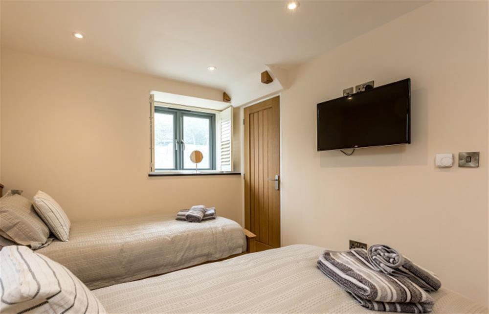 The twin bedroom with en-suite shower room at Trewethan Barn, Tintagel