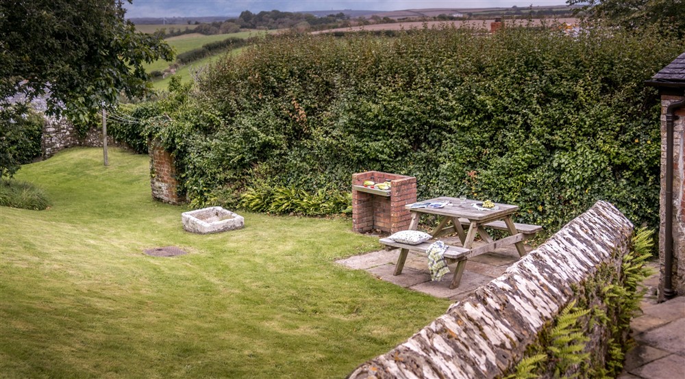 The outdoor seating at Triggabrowne Dairy Cottage in Lanteglos-by-fowey, Cornwall