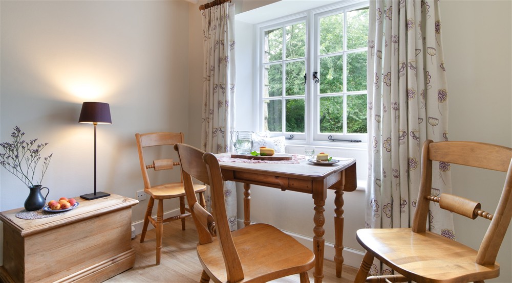 The sitting and dining room (photo 3) at Triggabrowne Meadow Cottage in Lanteglos-by-fowey, Cornwall