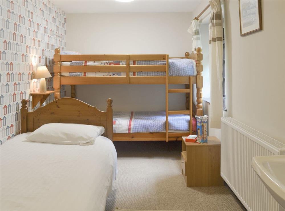 Useful triple bedroom with a bunk and a single bed at Manor Cottage, 