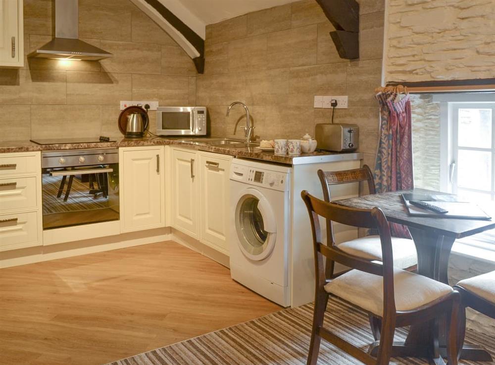 Well-equipped fitted kitchen at Mill Apartment, 