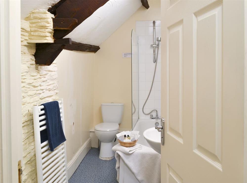 Family bathroom with shower over bath at Paddock Cottage, 
