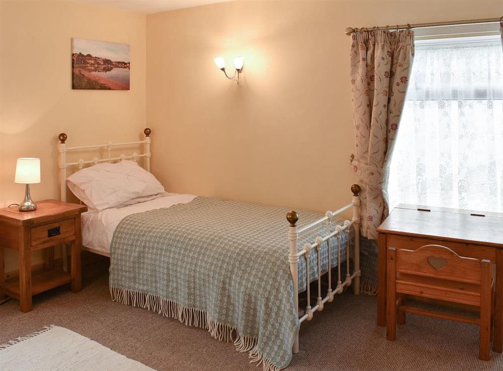 Twin bedroom (photo 3) at Trinity Cottage in Wells-next-the-Sea, Norfolk