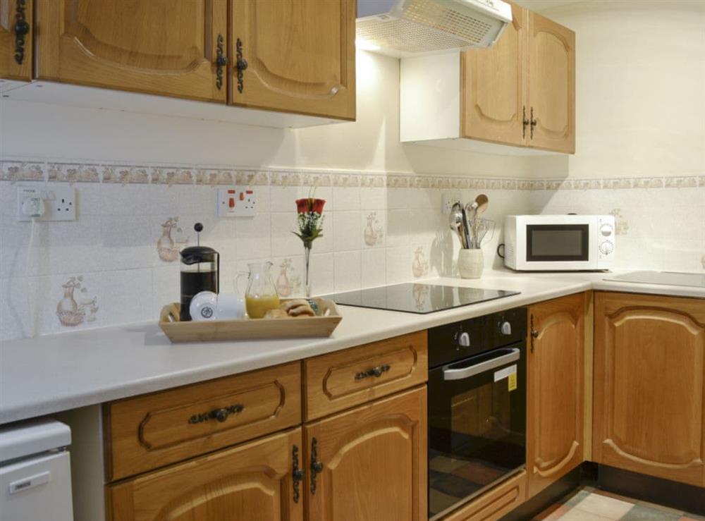Well-equipped kitchen at Primrose Cottage, 