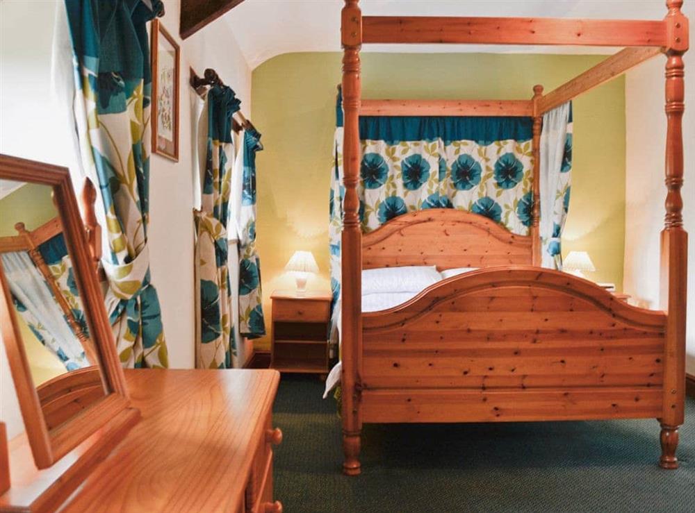 Four Poster bedroom at Whortleberry Cottage, 