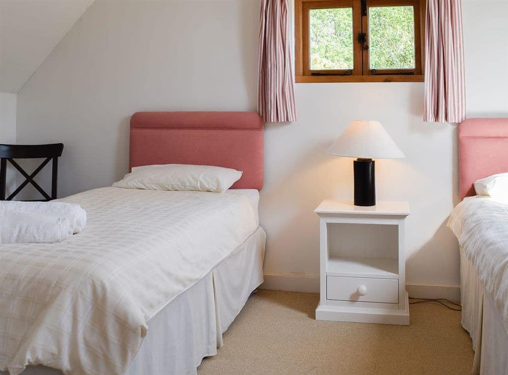 Well-appointed twin bedroom at Troilus in Lower Fulbrook, Warwick, Warks., Warwickshire