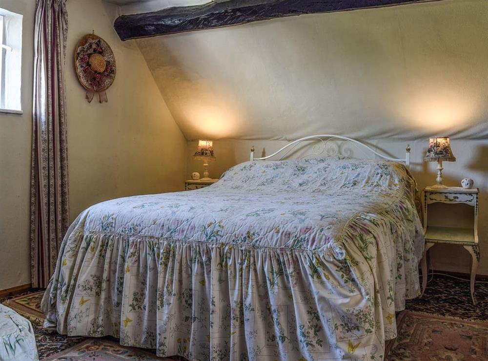 Double bedroom at Tudor Cottage in Barton, Warwickshire