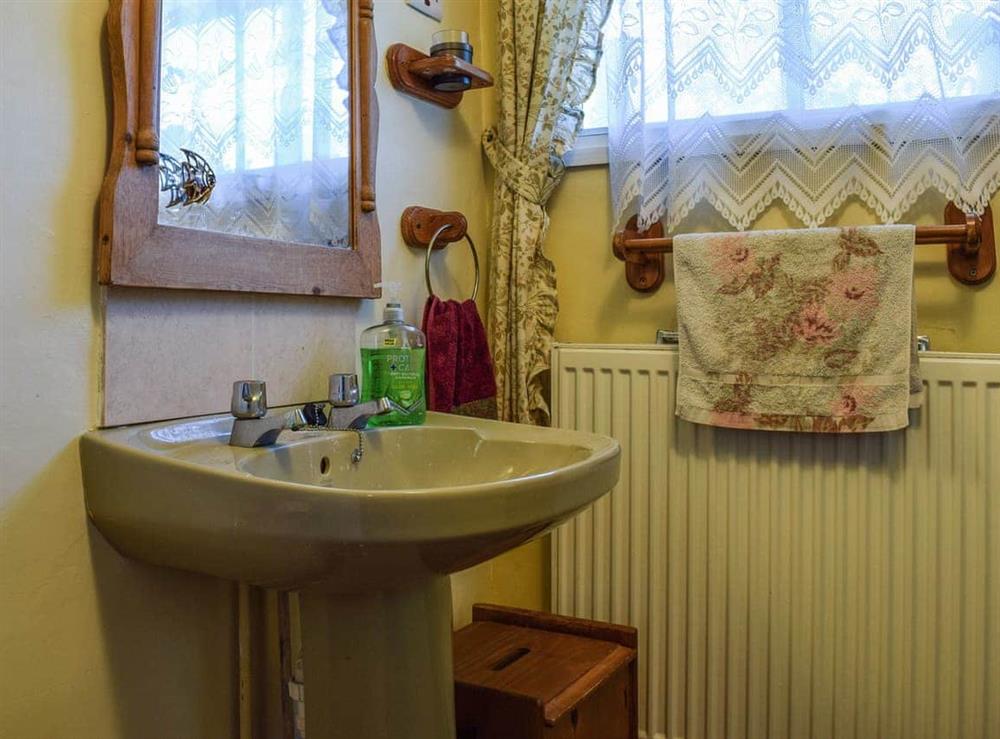 Shower room (photo 2) at Tudor Cottage in Barton, Warwickshire