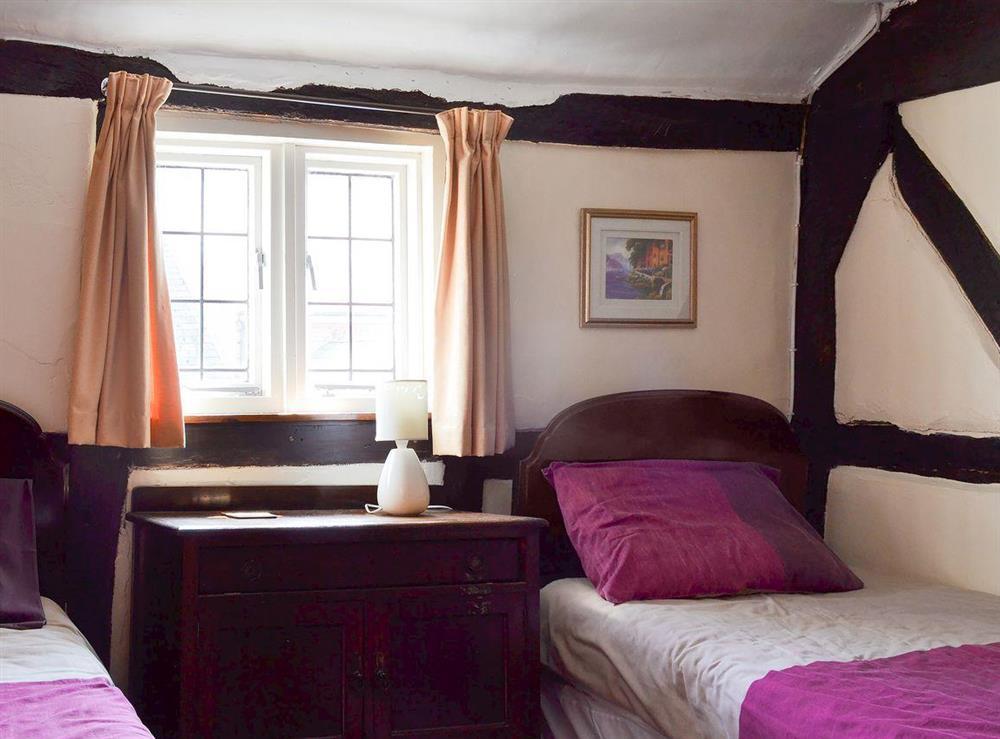 Delightful twin bedded room at Tudor Cottage in Romsey, Hampshire
