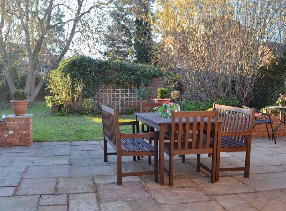 Outdoor dining area overlooking the garden at Tudor Cottage in Romsey, Hampshire