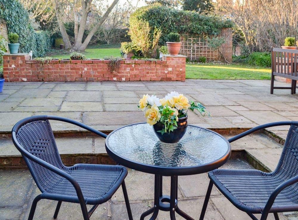 Paved patio area over looking the garden at Tudor Cottage Studio in Romsey, Hampshire