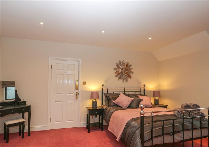 One of the 5 bedrooms (photo 2) at Tudor House, Symonds Yat
