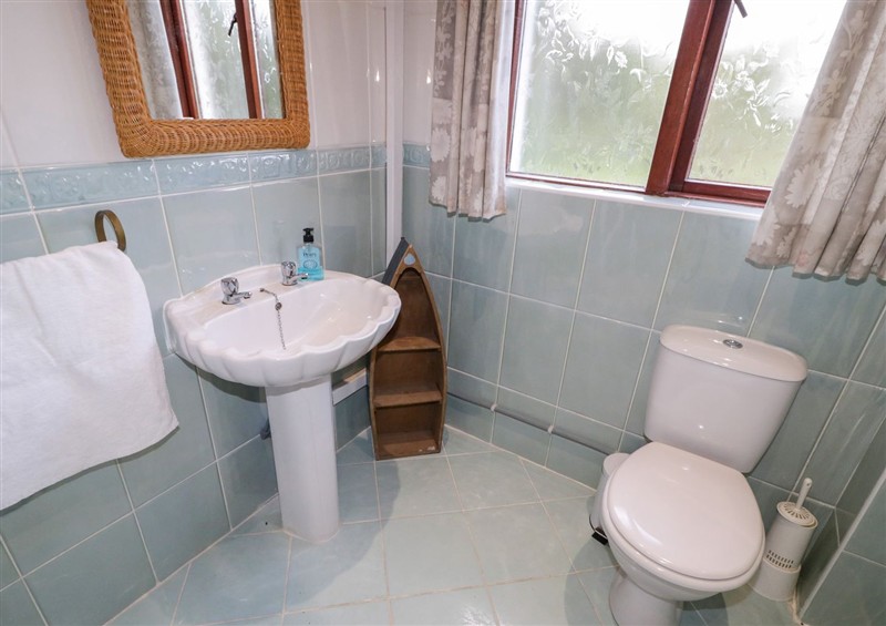 The bathroom (photo 3) at Tudor Lodge, Bryansford near Newcastle