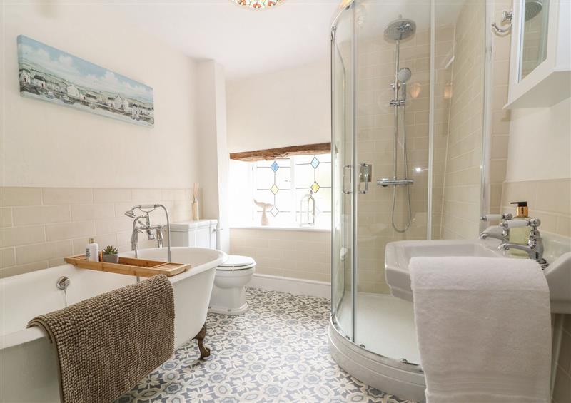 This is the bathroom at Tuesday Cottage, Bourton-On-The-Water