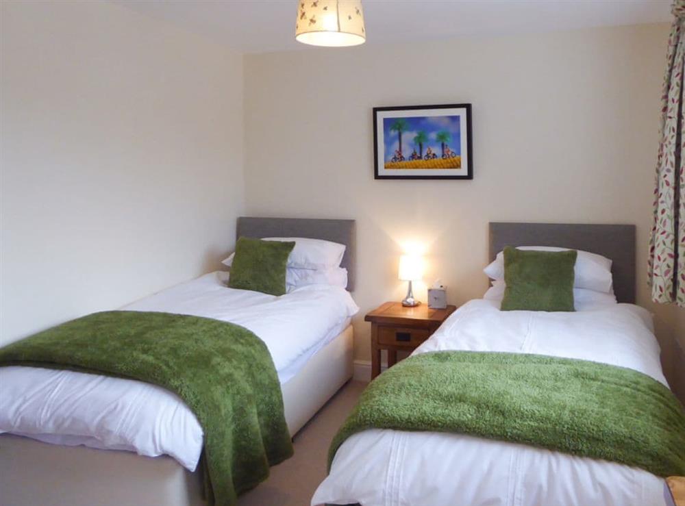 Charming twin bedded room at Tuppence Cottage in Dulverton, Somerset