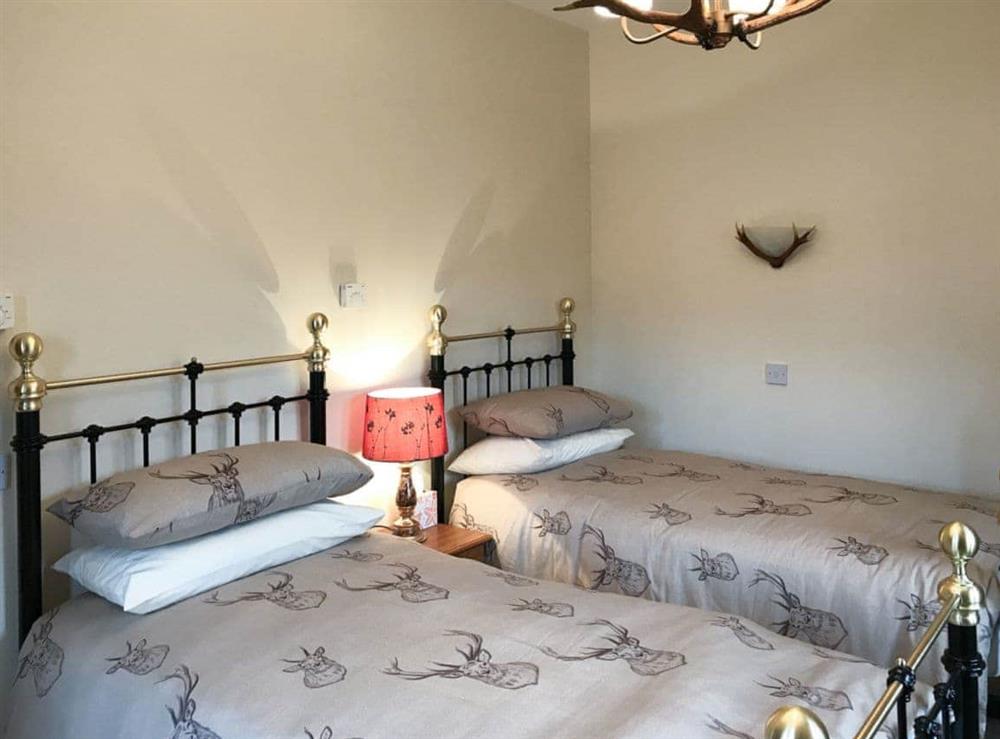 Lovely twin bedded room at Turin Nurin Cottage in Tomatin, near Inverness, Inverness-Shire