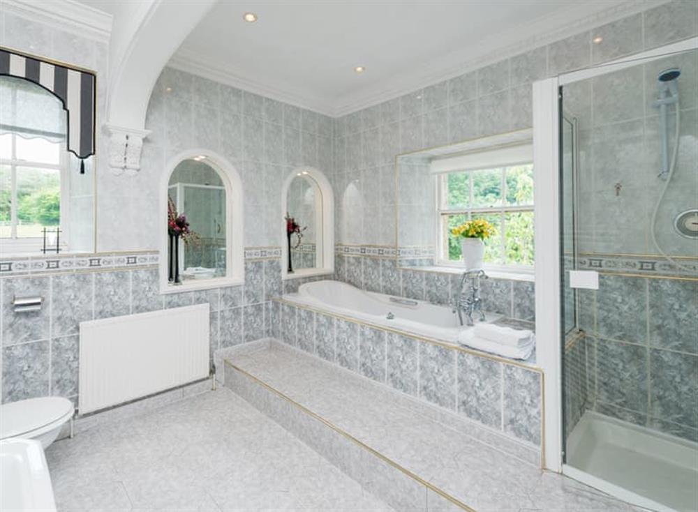 Spacious family bathroom at Turnerdale Hall East in Ruswarp, near Whitby, North Yorkshire
