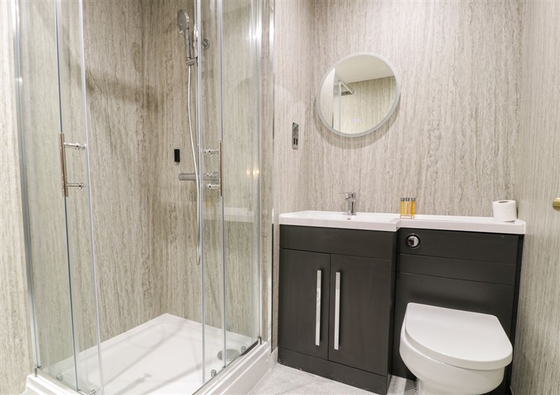 The bathroom at Twin Hotel Room, Dyserth