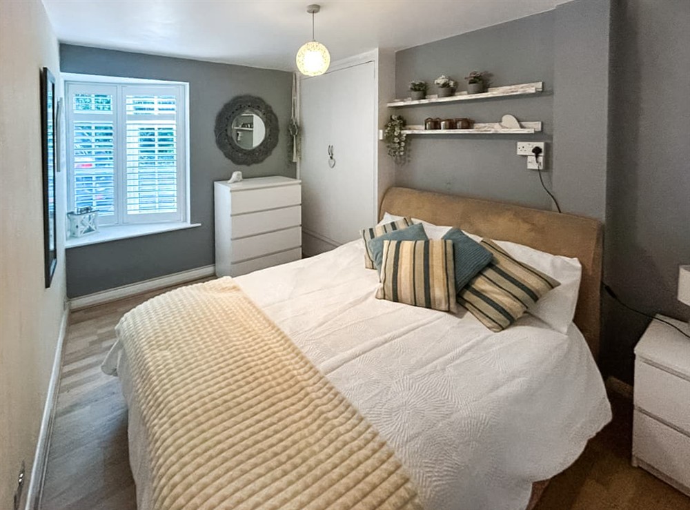 Double bedroom at Twin Pines in Kenley, near Surrey, England