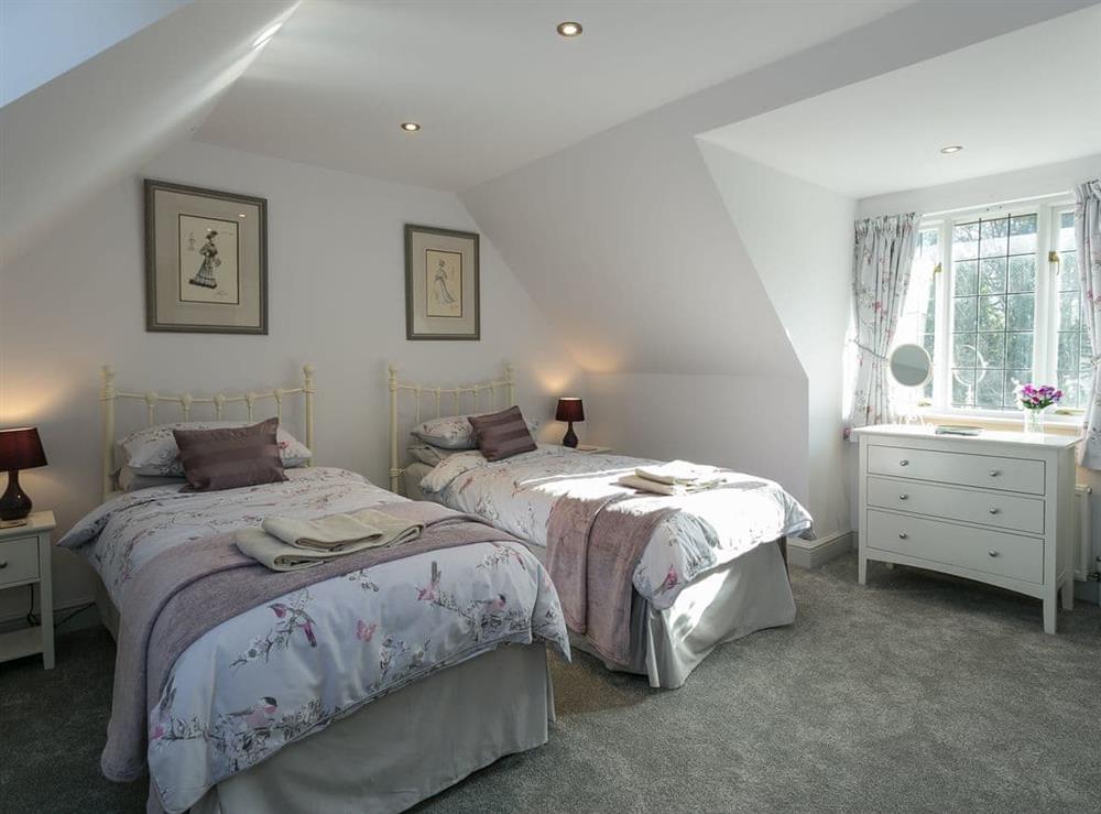 Twin bedroom at Twisly North Lodge in Catsfield, near Battle, Sussex, East Sussex
