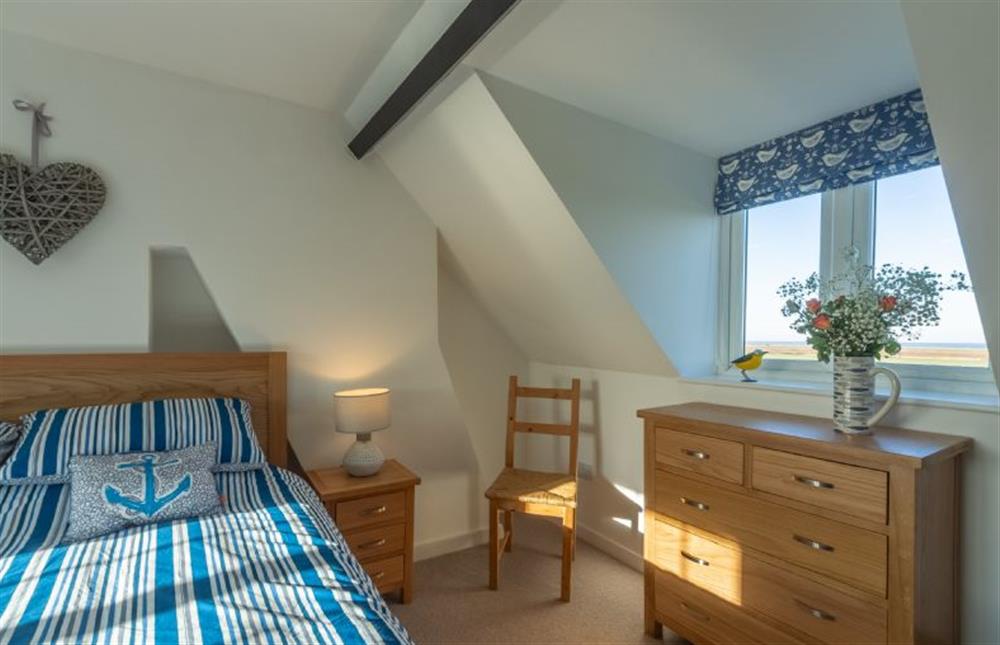 Second floor: King-size bedroom with beamed ceiling at Twitchers Cottage, Titchwell near Kings Lynn