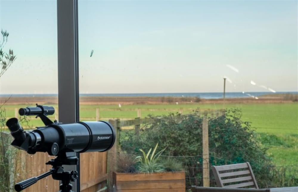 Twitchers Cottage: Wildlife watch from the comfort of the sitting area