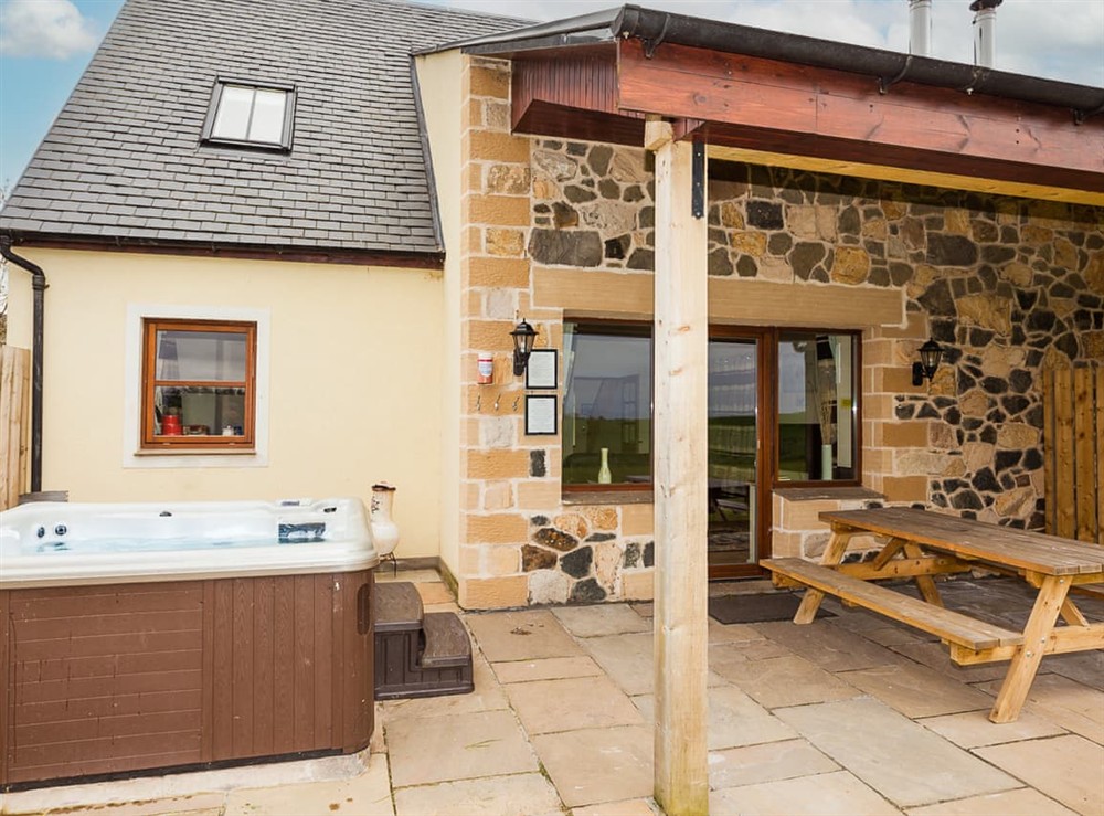 Hot tub at Two Eden Cottage in Linlithgow, West Lothian