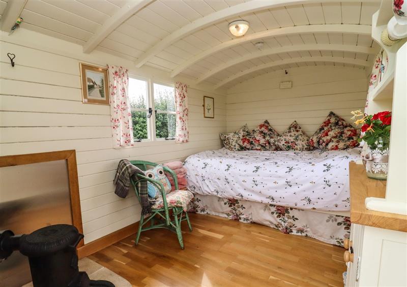 The living room at Two Hoots Huts, Faringdon
